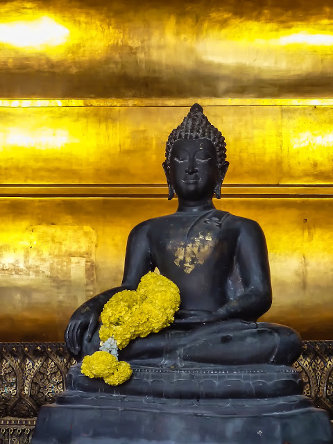 Buddha-statue-in-hall
